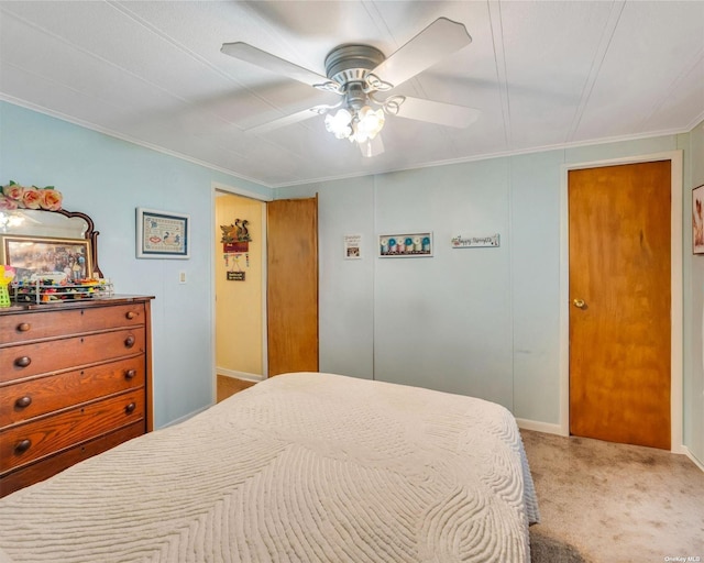 bedroom with crown molding, carpet flooring, and ceiling fan