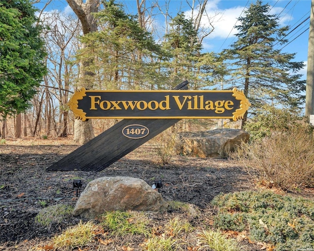 view of community / neighborhood sign