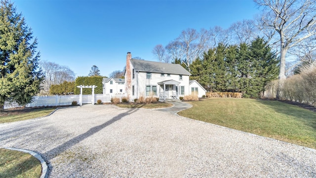 view of front of property with a front yard