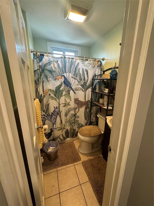 full bath with tile patterned flooring, curtained shower, and toilet