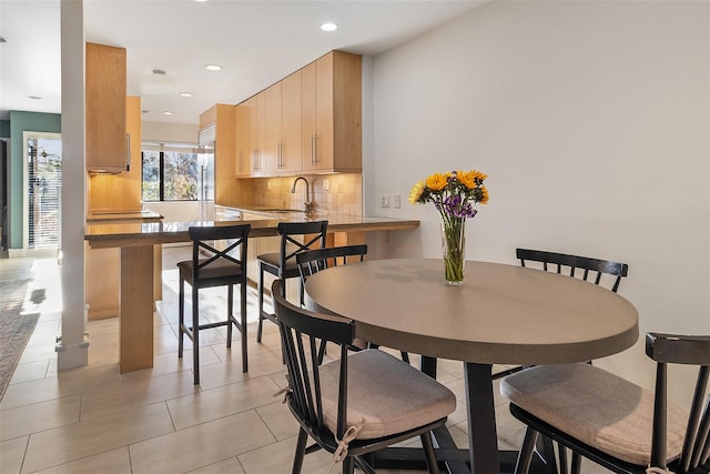 dining area with sink and light tile patterned floors