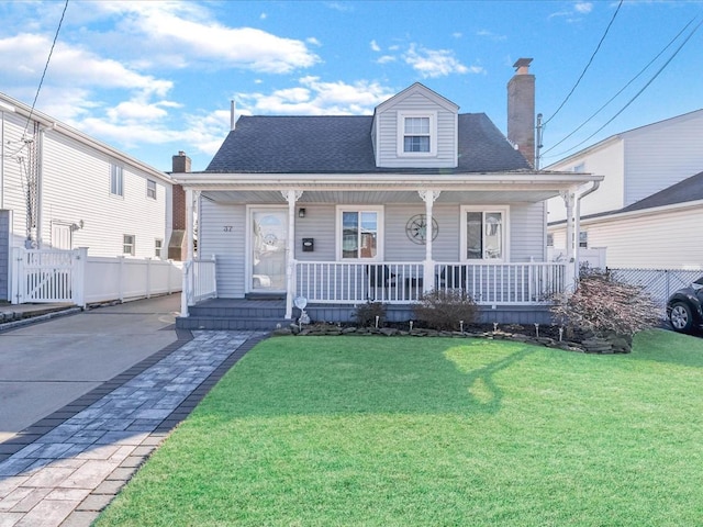 view of front of property with covered porch and a front lawn