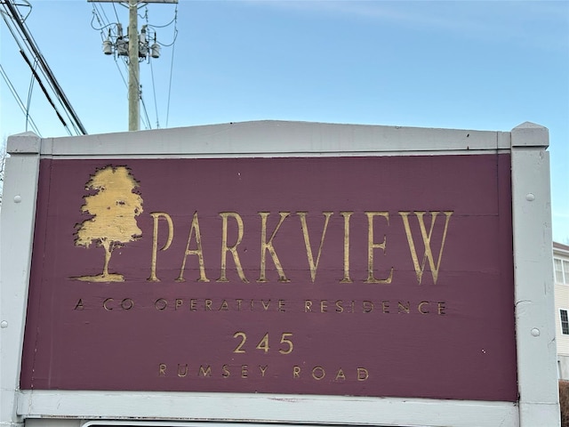 view of community / neighborhood sign