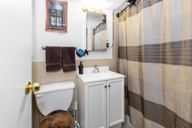 bathroom featuring vanity, toilet, a shower with shower curtain, and tile walls