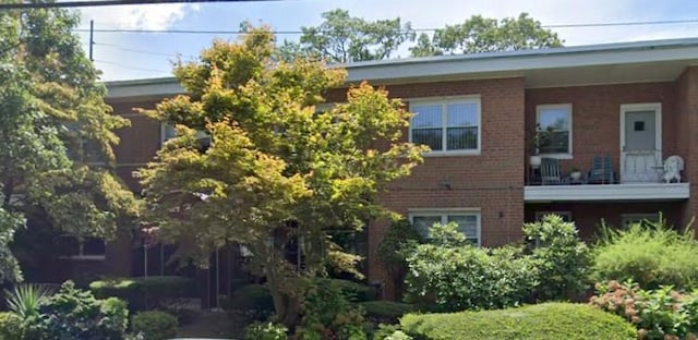 exterior space featuring a balcony