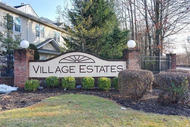 view of community / neighborhood sign