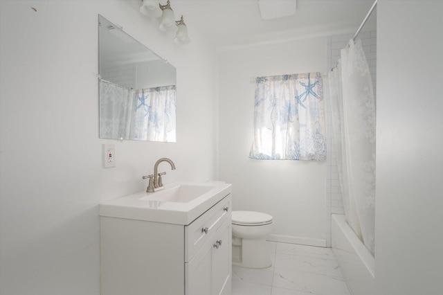 full bathroom featuring vanity, a healthy amount of sunlight, shower / bath combination with curtain, and toilet