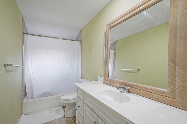 full bathroom with shower / tub combo with curtain, vanity, and toilet