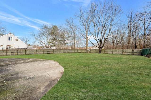 view of yard with a patio