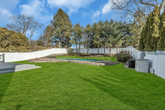 view of yard featuring a fenced in pool