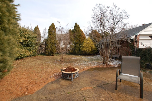 view of patio with an outdoor fire pit