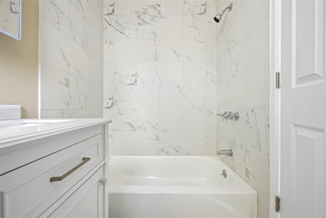 bathroom with vanity and tiled shower / bath