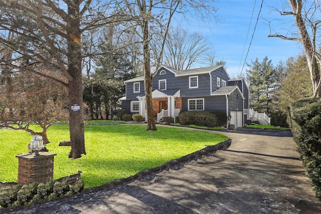 front of property with a front lawn