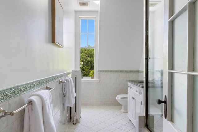 157 Merlin Ave, Sleepy Hollow, NY 10591 - full bath featuring wainscoting, healthy amount of natural light, tile walls, vanity, and a shower stall