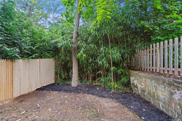 68 Glenlawn Ave, Sea Cliff, NY 11579 - view of yard