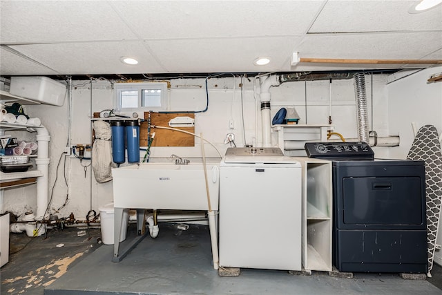 laundry area featuring sink and washer and dryer