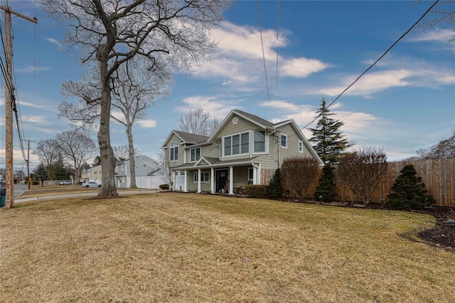 view of front of home featuring a front yard