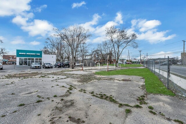 899 Old Country Rd, Westbury, NY 11590