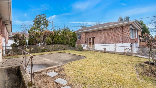 view of yard featuring a patio area