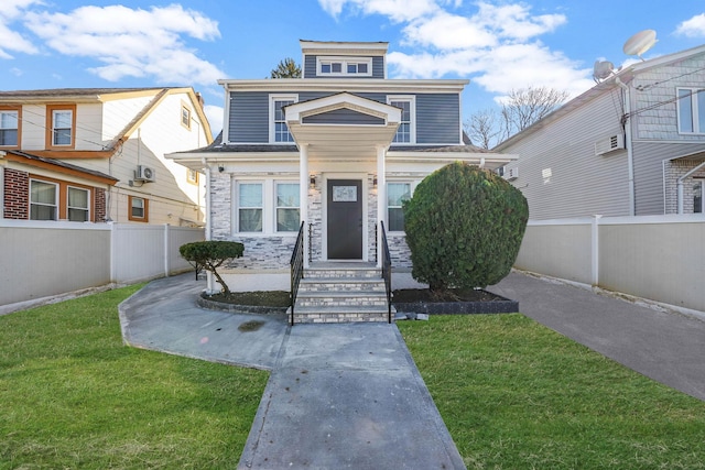 view of front of house featuring a front lawn