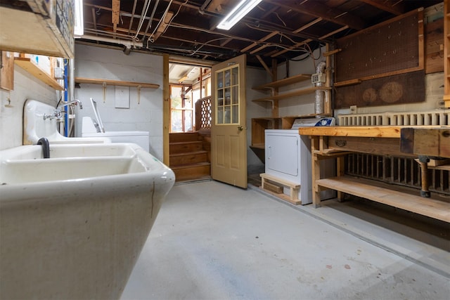 basement with sink and independent washer and dryer