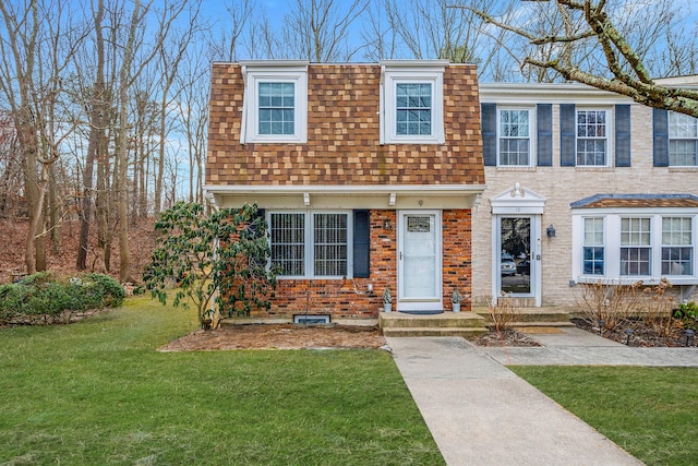 view of front of house featuring a front lawn