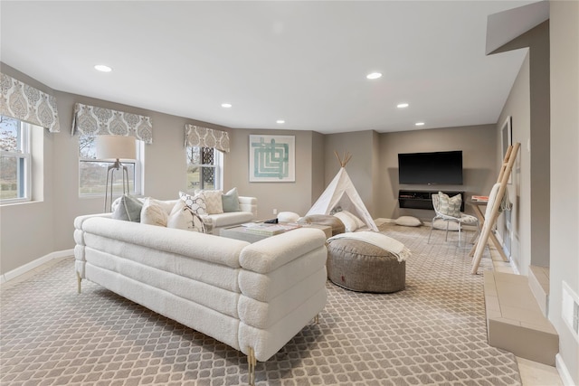 living area featuring recessed lighting, carpet, and baseboards