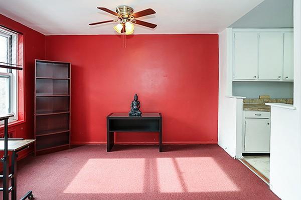 misc room featuring light colored carpet and ceiling fan