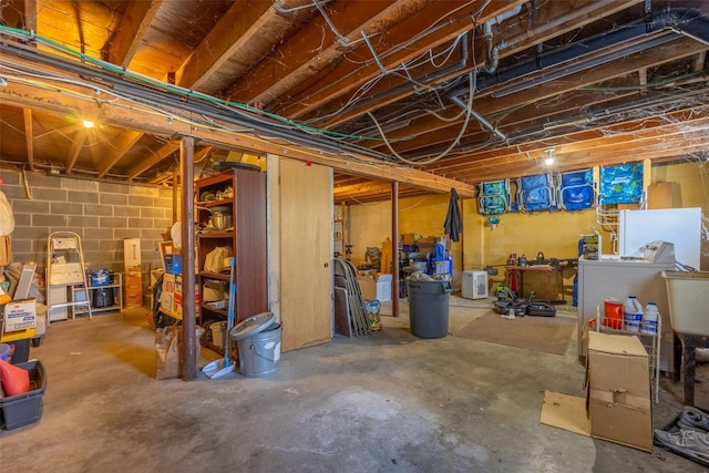 basement with washer / clothes dryer