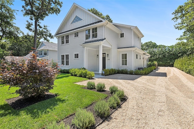 view of front of property with a front yard