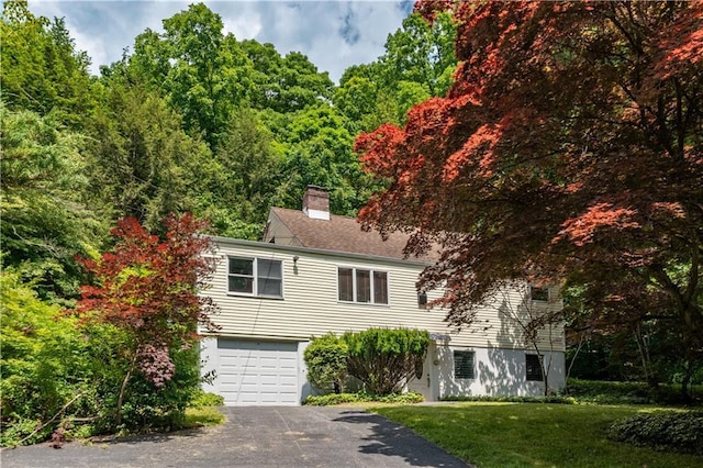 view of front of house featuring a garage and a front lawn