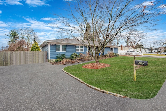 single story home with a front yard