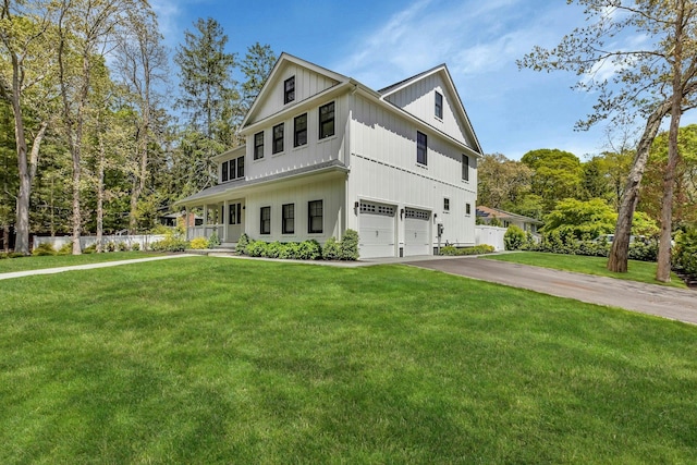 view of front facade featuring a garage and a front yard