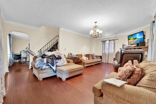 living room featuring an inviting chandelier, crown molding, and dark hardwood / wood-style floors