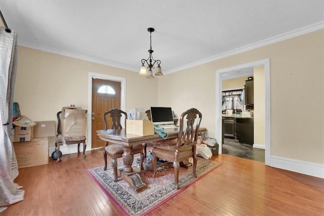 dining area featuring crown molding, dark wood-type flooring, and a notable chandelier