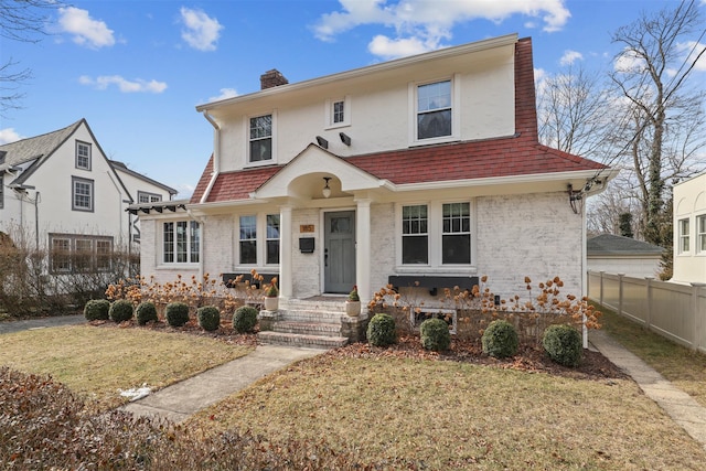 view of front facade with a front lawn