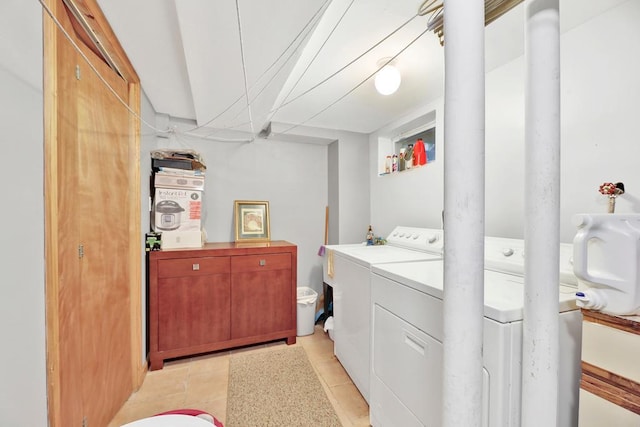 laundry area featuring light tile patterned floors and washing machine and dryer