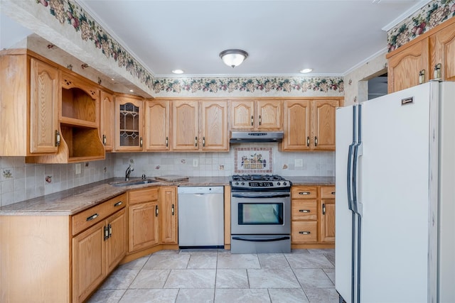 kitchen featuring stainless steel appliances, crown molding, sink, and backsplash