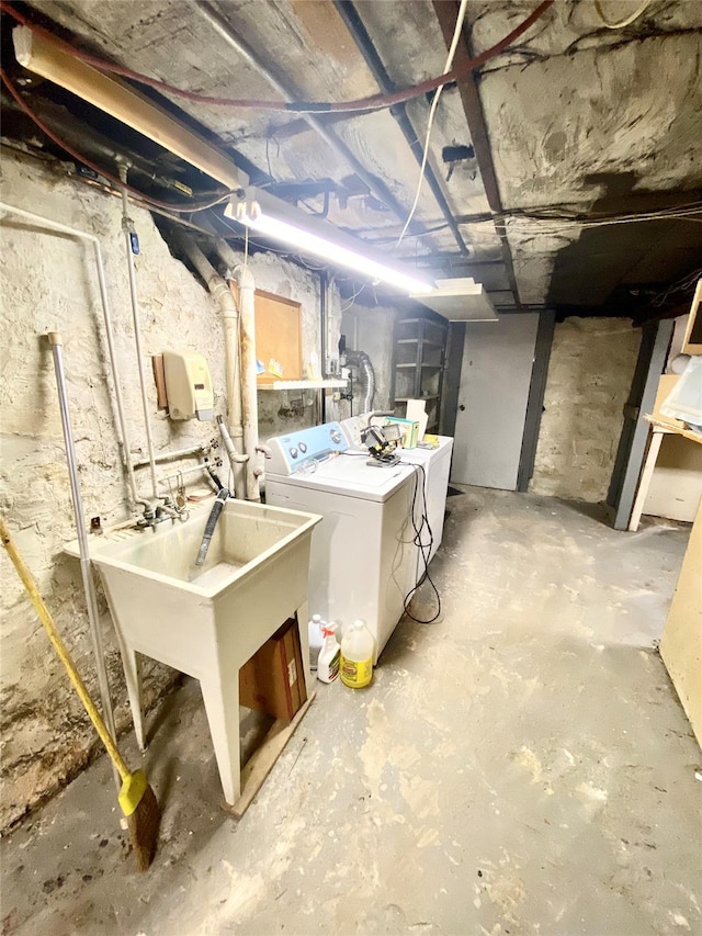 basement featuring sink and independent washer and dryer