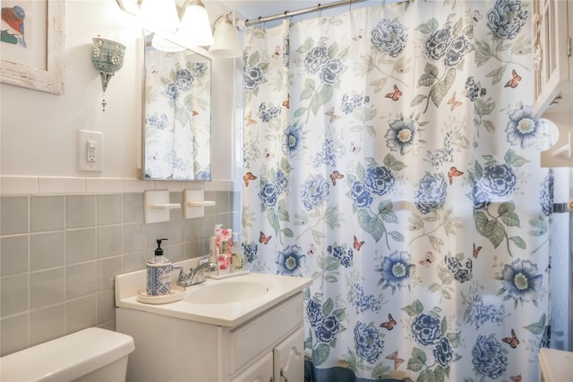 bathroom featuring vanity, a shower with curtain, tile walls, and toilet