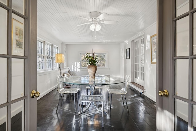 sunroom with ceiling fan