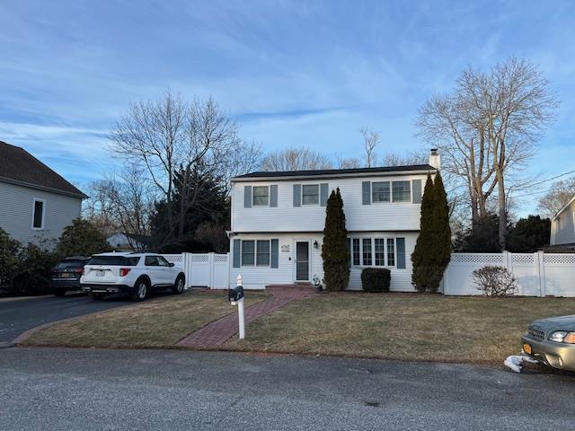 view of front of property with a front yard