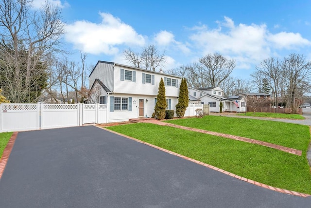 view of front of home featuring a front lawn