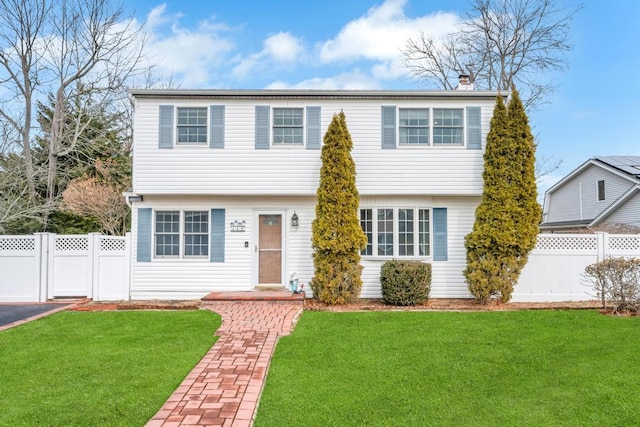 view of front facade with a front yard