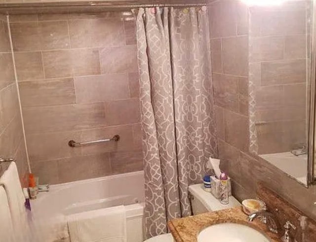 full bathroom with toilet, sink, and shower / bath combo