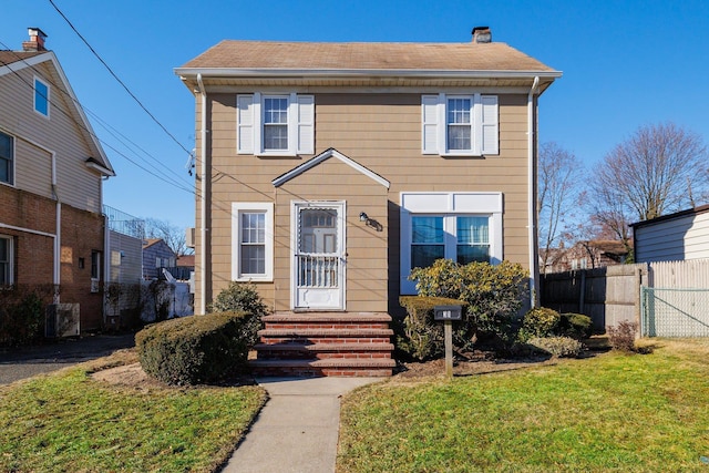 view of front of house featuring a front lawn