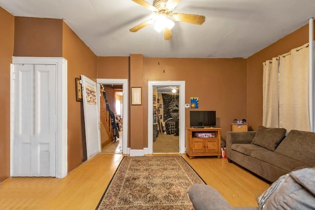 living room featuring ceiling fan and light wood-style flooring