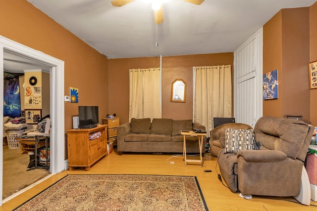 living area with light wood-style flooring and ceiling fan