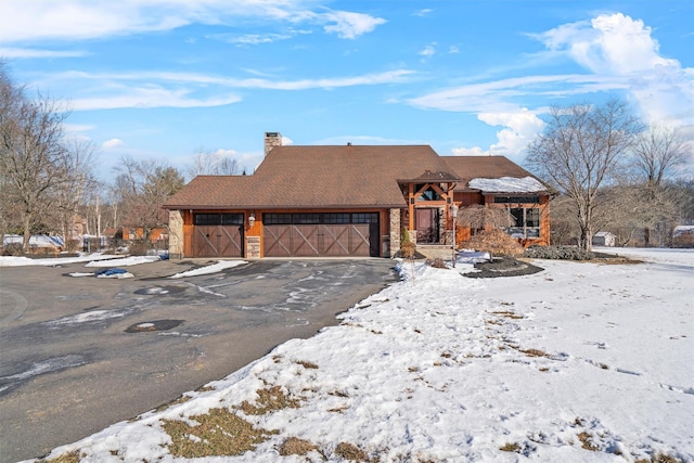 view of front of property featuring a garage