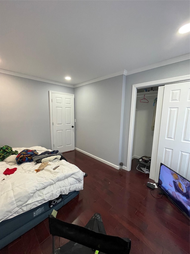 bedroom featuring crown molding, dark hardwood / wood-style flooring, and a closet